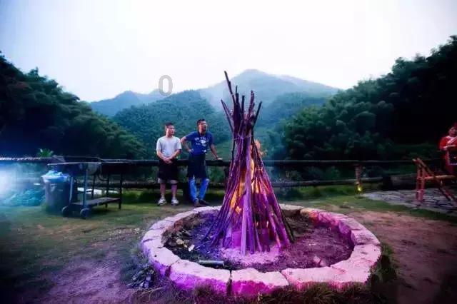 逃离荒凉的地方