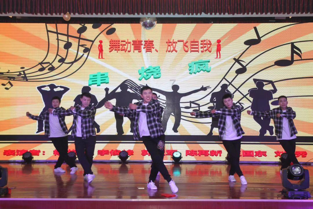 去东北旅游8个老爷们点了8道菜,服务员“怪怪”的眼神至今难忘!