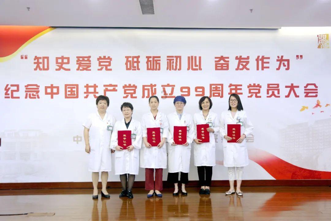 摩娜的时尚装扮